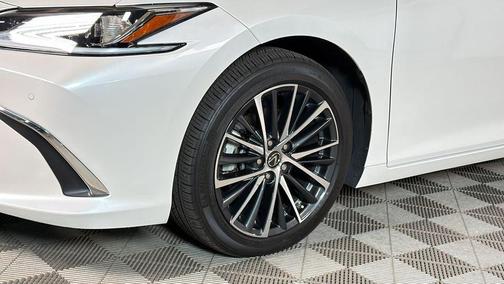 2025 Lexus ES 350 Base