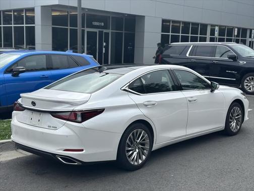 2023 Lexus ES 350 Ultra Luxury
