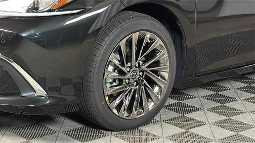 2025 Lexus ES 300h Luxury