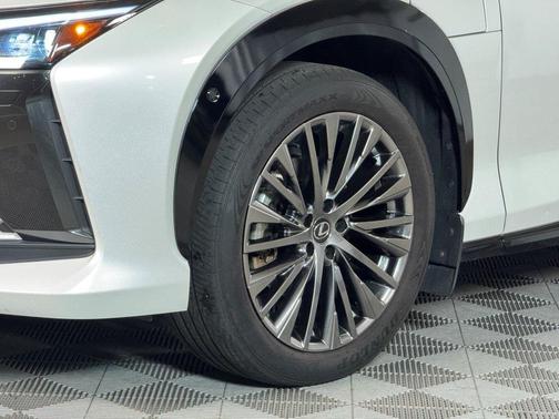 2023 Lexus RZ 450e Luxury