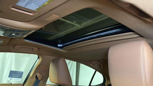 Eminent White Pearl 2025 Lexus ES 300h Luxury