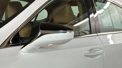 Eminent White Pearl 2025 Lexus ES 300h Luxury