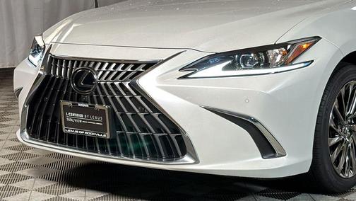 Eminent White Pearl 2025 Lexus ES 300h Luxury
