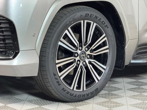 2025 Lexus LX 700h Luxury