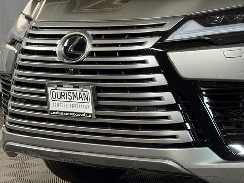 2025 Lexus LX 700h Luxury