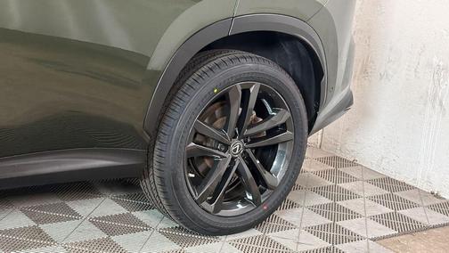 2022 Lexus NX 450h+ Luxury