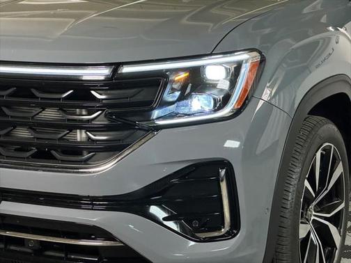 2024 Volkswagen Atlas Cross Sport 2.0T SEL Premium