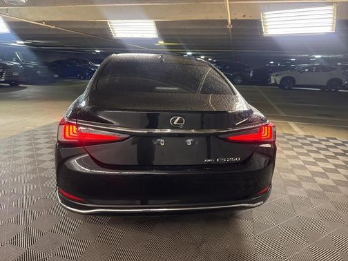 2024 Lexus ES 250 Base