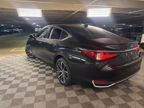2024 Lexus ES 250 Base