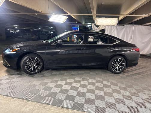 2024 Lexus ES 250 Base