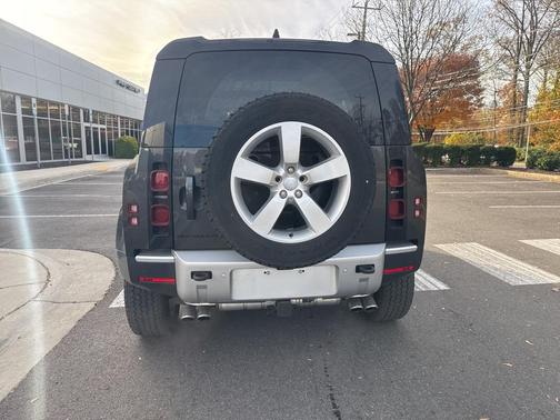 2024 Land Rover Defender 110 P500 SE