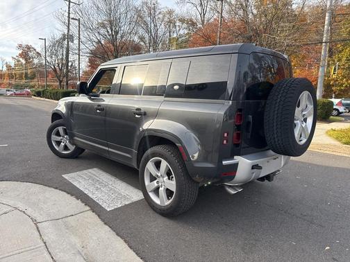 2024 Land Rover Defender 110 P500 SE