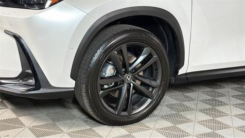 2025 Lexus NX 450h+ Luxury