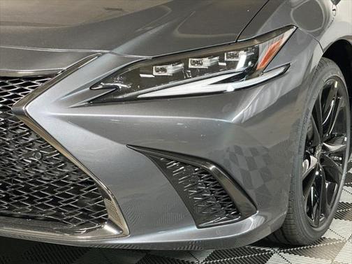 2025 Lexus ES 300h Base