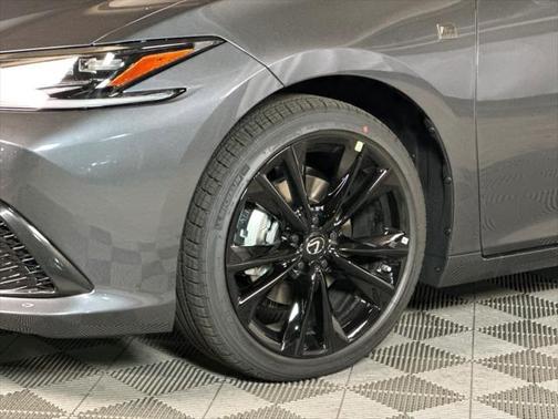 2025 Lexus ES 300h Base
