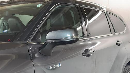 2021 Toyota Highlander Hybrid Platinum
