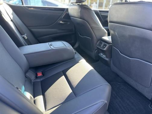 2021 Lexus ES 300h Base