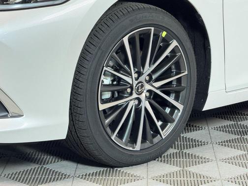 2025 Lexus ES 350 Base