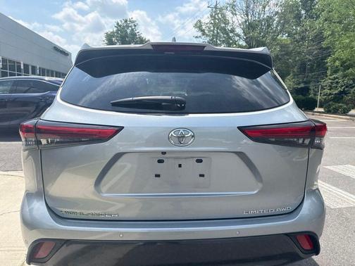 Celestial Silver Metallic 2023 Toyota Highlander Limited