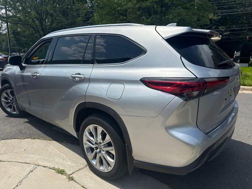 Celestial Silver Metallic 2023 Toyota Highlander Limited
