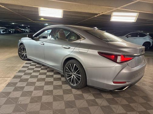 2022 Lexus ES 350 Base