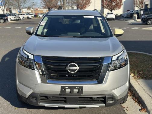 2024 Nissan Pathfinder SL 4WD