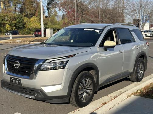 2024 Nissan Pathfinder SL 4WD