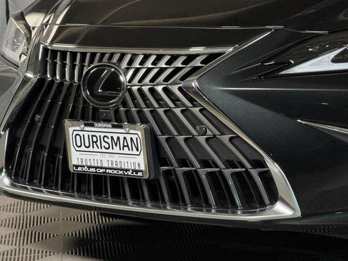 2025 Lexus ES 300h Luxury