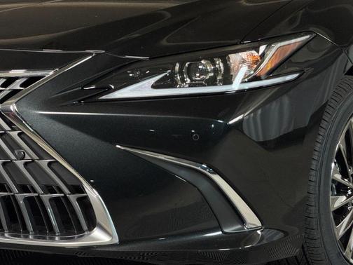 2025 Lexus ES 300h Luxury