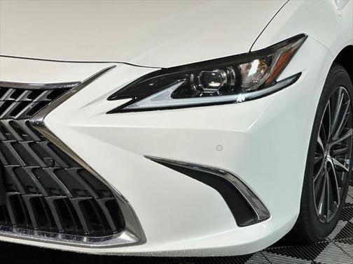 2023 Lexus ES 350 Base