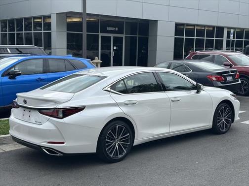 2023 Lexus ES 350 Base