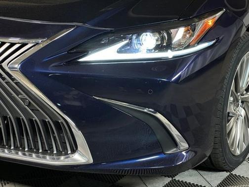2021 Lexus ES 300h Luxury