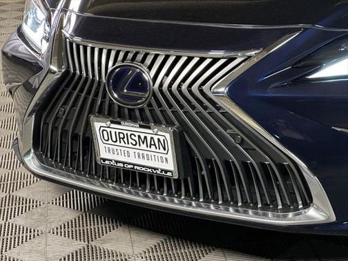 2021 Lexus ES 300h Luxury