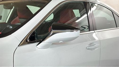 2024 Lexus ES 300h F SPORT Handling