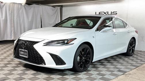 2024 Lexus ES 300h F SPORT Handling