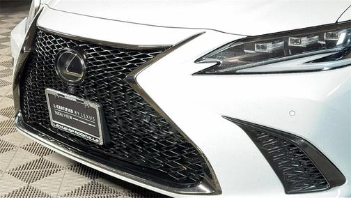 2024 Lexus ES 300h F SPORT Handling