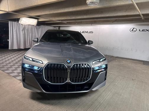 2023 BMW 740 i