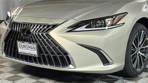 2025 Lexus ES 300h Base