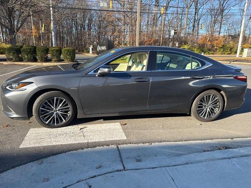 2022 Lexus ES 350 Base