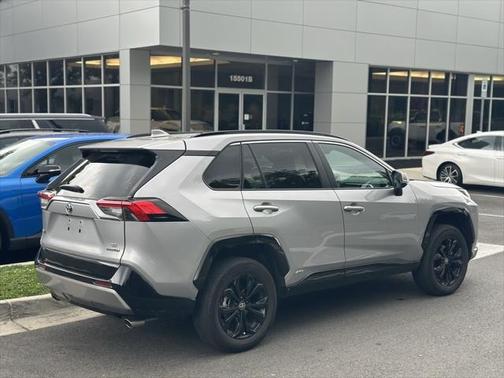 2024 Toyota RAV4 Hybrid SE