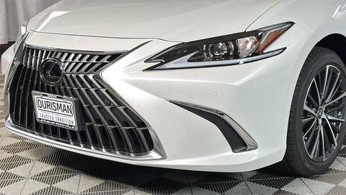 2025 Lexus ES 300h Base