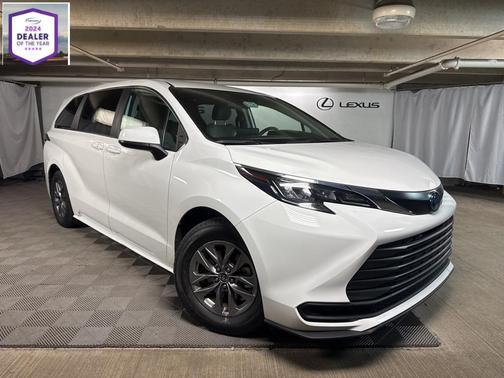 2024 Toyota Sienna LE