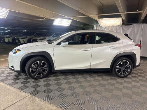2025 Lexus UX 300h Base