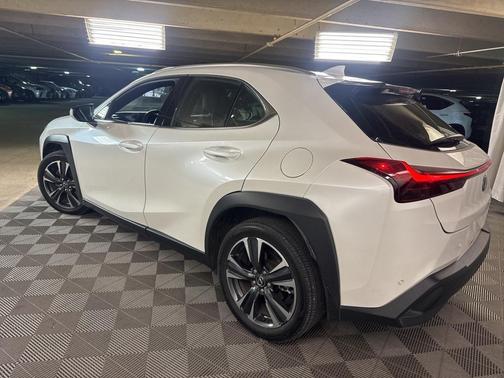 2025 Lexus UX 300h Base