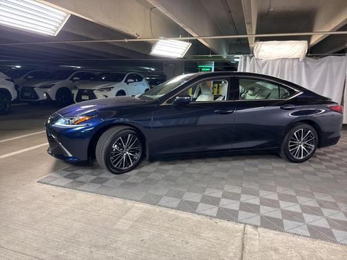 2025 Lexus ES 350 Base