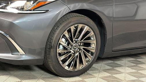 Cloudburst Gray 2025 Lexus ES 300h Luxury