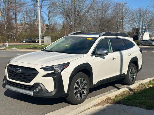 Crystal White Pearl 2024 Subaru Outback Touring XT