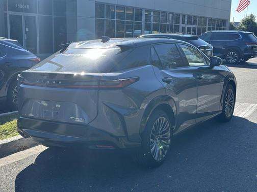 2023 Lexus RZ 450e Luxury