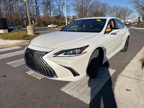 2025 Lexus ES 300h Luxury