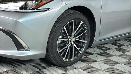 2025 Lexus ES 300h Base